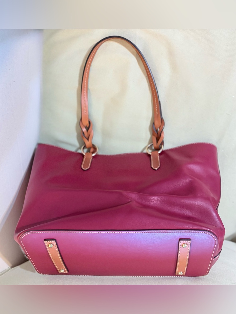 Dooney and Bourke Wexford, leather large Tammy tote bag in Mulberry color - Picture 2 of 7